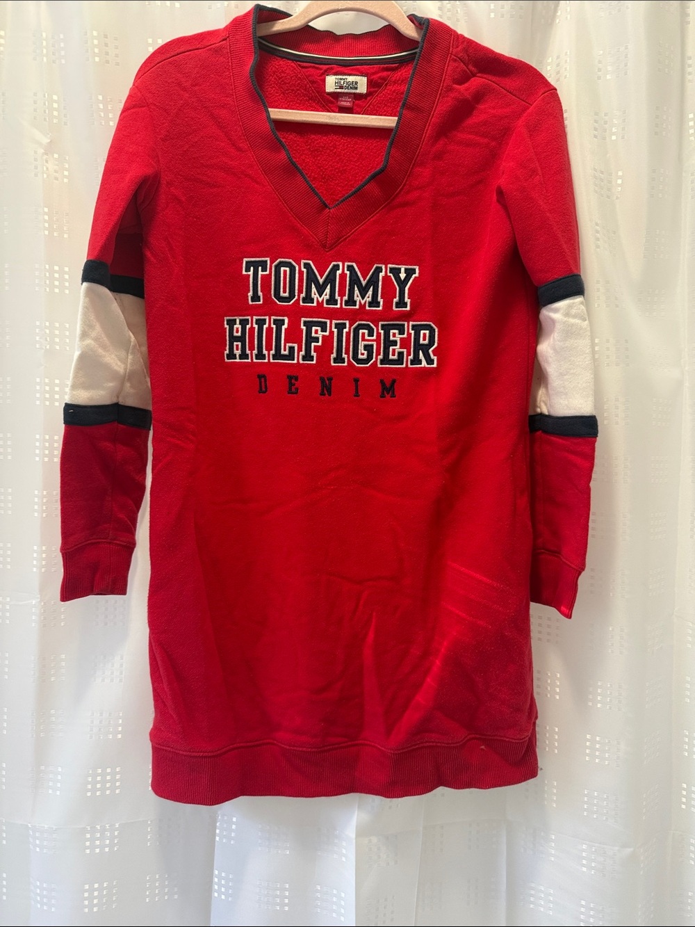 Tommy Hilfiger Red V‑Neck Logo Sweatshirt Dress with White & Navy Accents